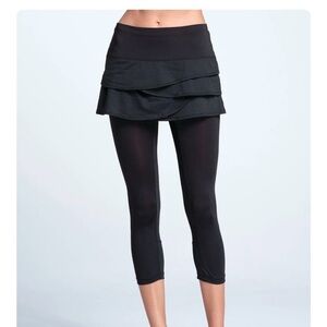 Lucky in Love Black Layered Scalloped Skirted Capri  Leggings - XL